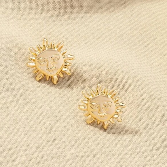 3/$30 NEW! Bohemian Earring Stud Sun Design Cute Dainty - Picture 2 of 4